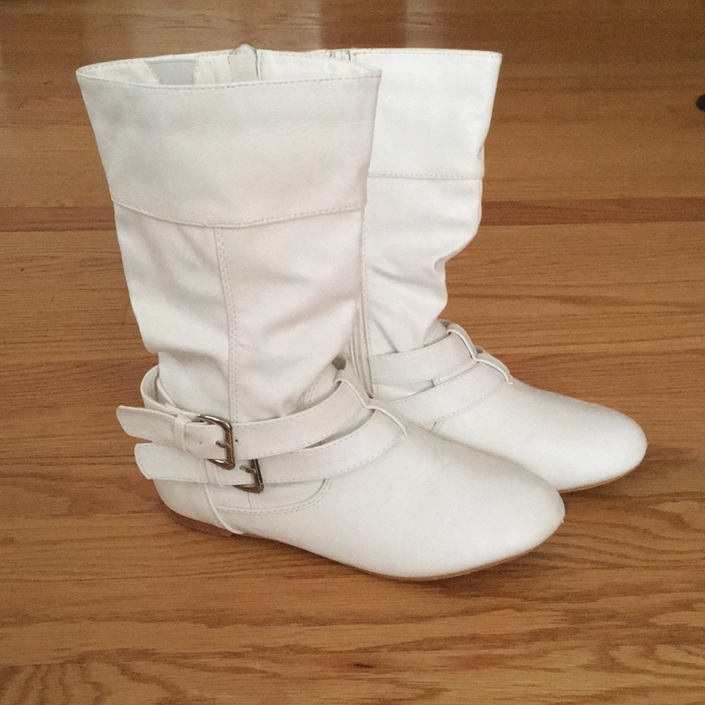 Tall white vegan leather girls boot-VGUC
